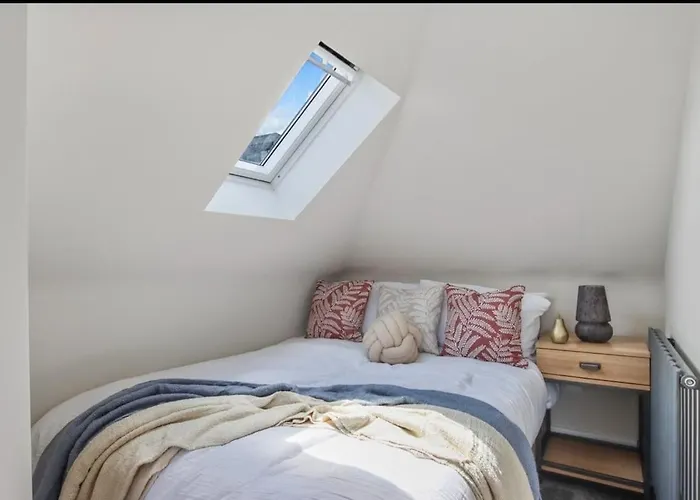 Harrow - Stadium Apartment